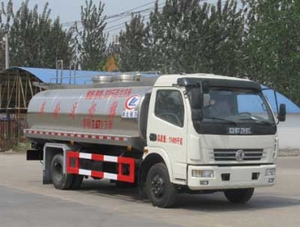 国四8吨东风多利卡鲜奶运输车