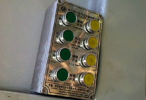 �������12��ѹ��������������Ť