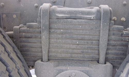 ��������ǰ�ĺ��ɢװ�������䳵֮�ְ嵯��