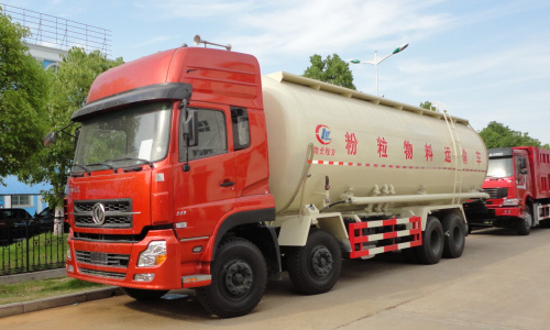 ��������ǰ�ĺ��ɢװˮ�����䳵ͼƬ