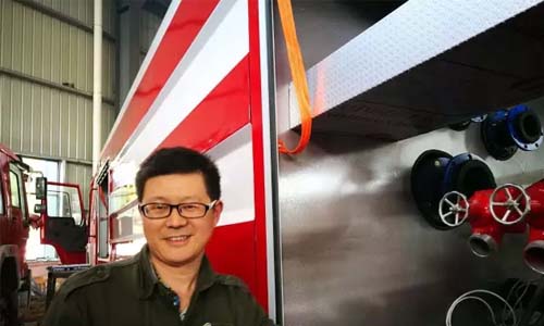  ������רҵ������ģ�������Ǹ���˳���ľ�˧������Ծ�ͷ���ĵ�Ц�ˡ�