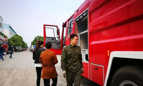 ʦ�����Ҳ����������ļ������֣�ͬ�б������ֵ�������Ů����һ�ۻ�������ɬ��