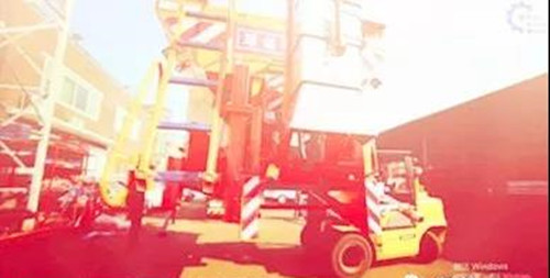  ������ʽ����ĳ�ѩ�����豸ȷʵ����С�ʵ��չ�ֿ�Ȧ�ɵ㣨ͼƬ������PPT��ʾ��ͼ����