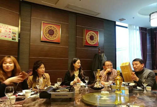  ����ǰ��������˾�ܾ��������Ա�������ʽ�����糤����˶���ܳ���ר���ơ�����֮�Ρ������糤����֪��Ʒ������������Ƹ�������һ������