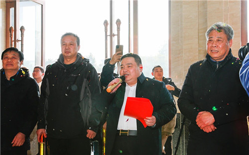  ������˾��2020����ƶ���ר����ֵԭ�������70��Ŀ�꣬������һ��ͻ�������������ֺ�Ӱ�죬ֱ��ͣ��һ�����£������ֵ13��Ԫ���Դˣ��Գ̰����ܾ���Ϊ�׵ĸ߲��ŶӾ�׼���п�ѧʩ�ߣ�������鲻η���ѣ������Ŀ����ߵ�75�ڣ�һ��ץ�������һ��ץ��������������Ӧ�����ƶ��ϣ��󵨴��¼�ʱ�Ƴ��߶˸�ѹ�Ȼ�����ҽ�Ʒ�����ת�˳���������������Ӧ�����ճ�������ȡ����⳵��������·�Ľ�ȱ��Ʒ����Ԯȫ��������������ص�һ�ߣ��벡����ɢ��ʱ�䡢��ս�����ѵ����ʱ�䲹��������ʧȥ���г�ռ�������