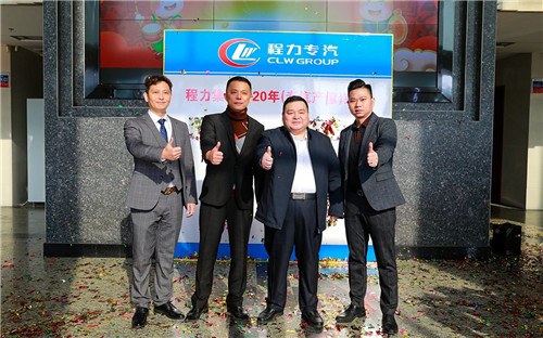 ��һ�̣����ǿ����Ժ��������Ĵָ��Ϊ����ƴ��ȫ�����ĵĵ��ޣ��������������ΰ���ʱ���������ڼ���ĸ������ף��������������ҵ���Ƭ���أ���Ϊ���Ǳ����ȳ��Ļ����룬ִ����ר����ִ��������ϲ���������ҵ��