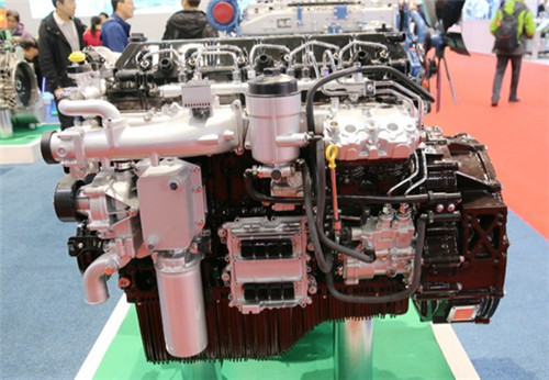 福田瑞沃国六小三轴散装饲料车发动机形式：高压共轨+EGR+DOC+DPF+SCR+ASC