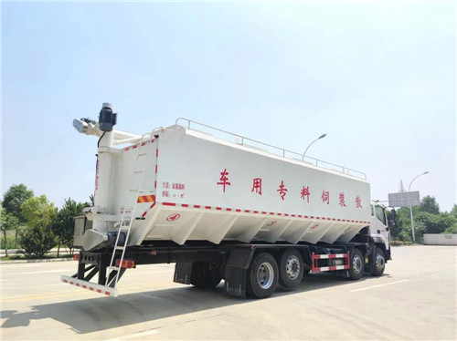 ������������ES7��ʻ��ǰ�ĺ������ϳ�ͼƬ