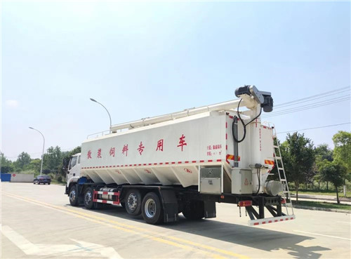 ������������ES7��ʻ��ǰ�ĺ������ϳ�ͼƬ