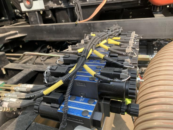 7������Һѹ���飬�ܱ�֤������Һѹ�������ȶ��Ժ������ԡ�