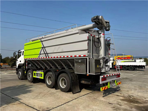 ����ŷ������ǰ�ĺ�˶����40��ɢװ���ϳ�ͼƬ