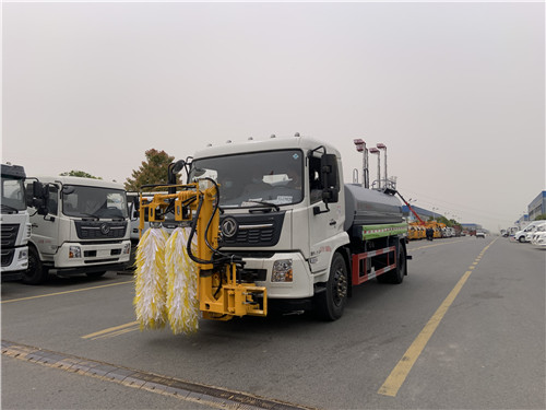 国六东风天锦12方城市护栏清洗车