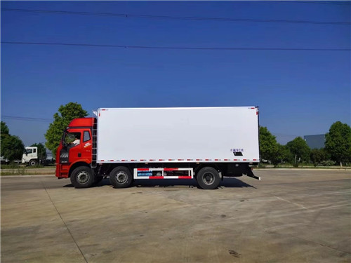 国六解放J6L小三轴高顶双卧7.7米冷藏车 国六解放J6L小三轴高顶双卧7.7米冷藏车