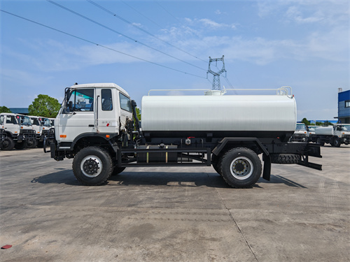 东风四驱8方运水车 东风四驱8方运水车