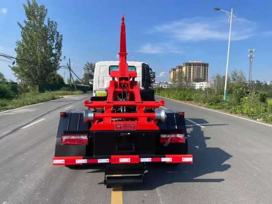 �ɵ��³��¹�4495Kg���ذ泵���жʽ������