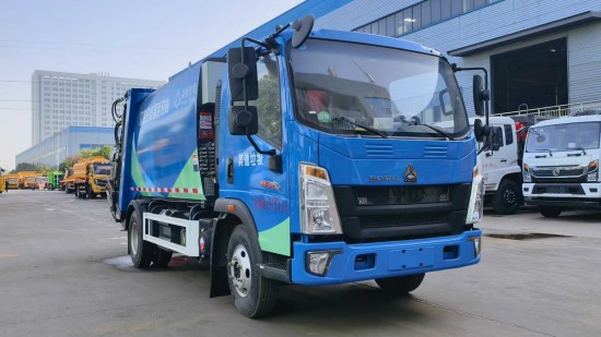 重型豪沃八立方压缩垃圾车发往江苏省 重型豪沃八立方压缩垃圾车发往江苏省