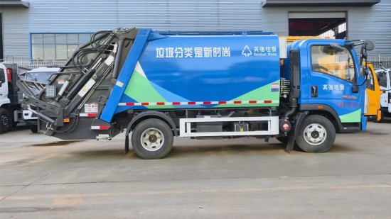 重型豪沃八立方压缩垃圾车发往江苏省 重型豪沃八立方压缩垃圾车发往江苏省