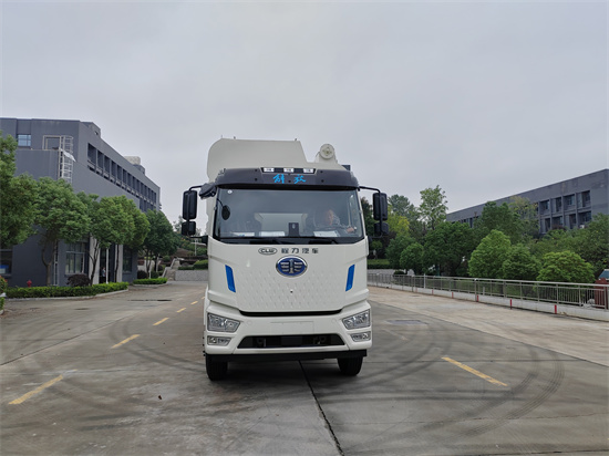 ���ǰ�ĺ�˴����������䳵